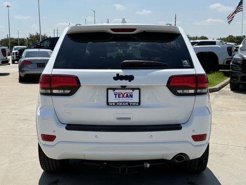 Used 2018 Jeep Grand Cherokee Altitude RWD image 6
