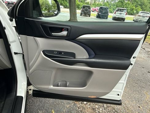Used 2018 Toyota Highlander XLE FWD image 20