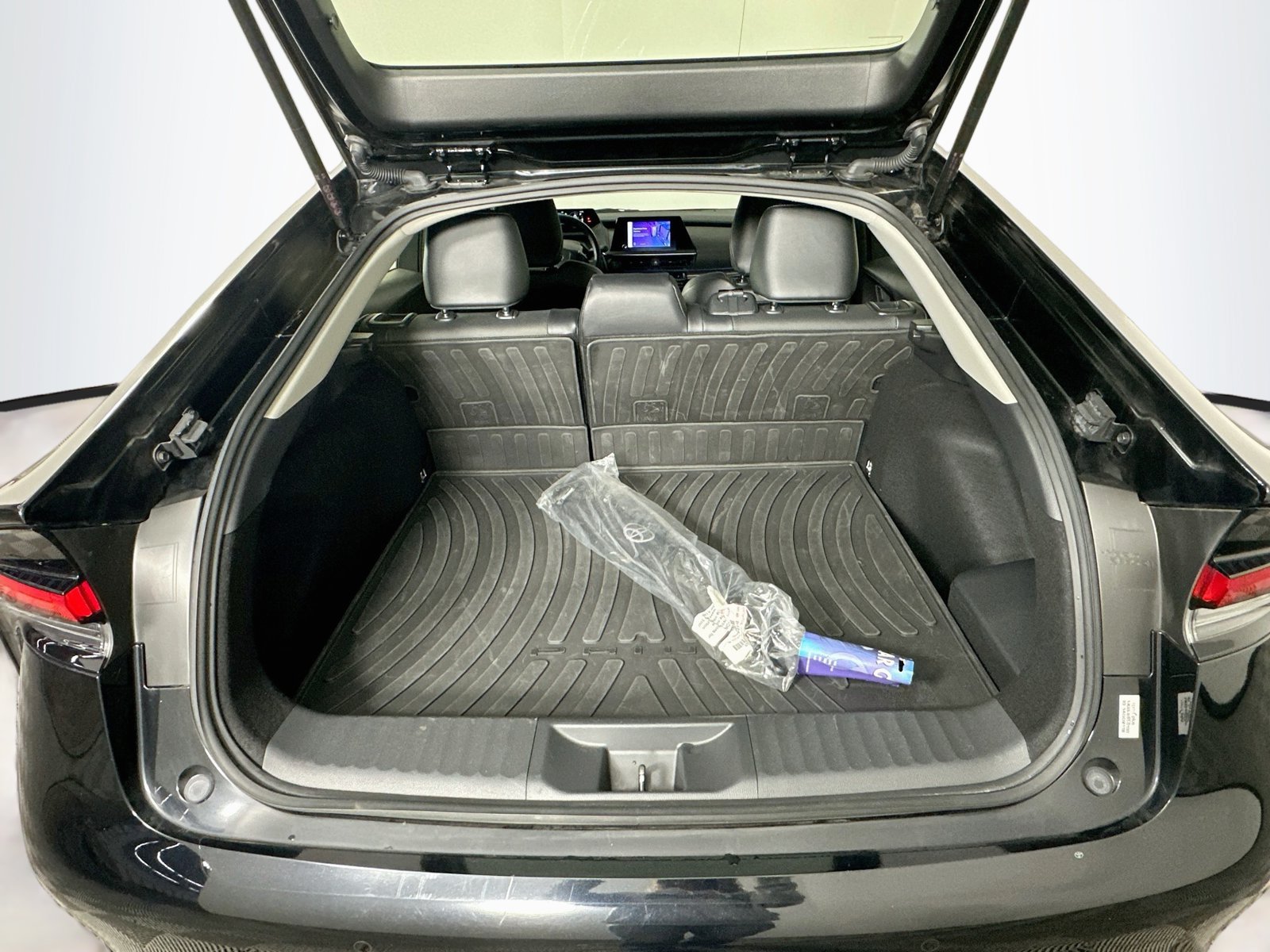 Used 2023 Toyota Prius XLE AWD/4WD image 25