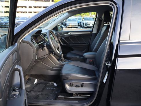 Certified 2023 Volkswagen Tiguan SE FWD image 12