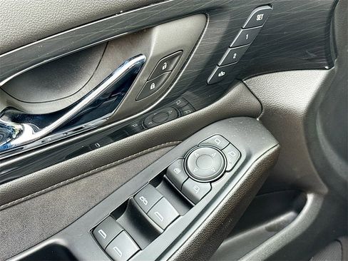 Used 2023 Chevrolet Traverse High Country image 18