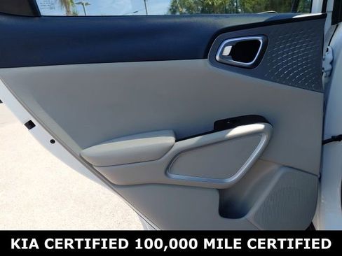Certified 2025 Kia Soul LX image 21