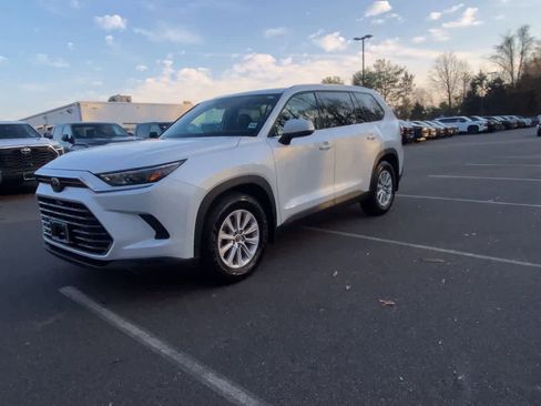 Used 2024 Toyota Grand Highlander XLE image 9