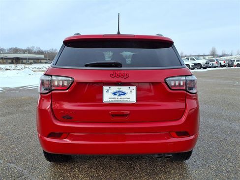 Used 2022 Jeep Compass Limited image 4