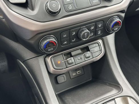 Certified 2022 GMC Acadia AT4 w/ Preferred Package image 31