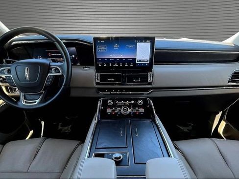 Used 2024 Lincoln Navigator Premiere AWD/4WD image 7