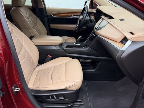 Used 2018 Cadillac XT5 Platinum w/ Driver Assist Package image 28
