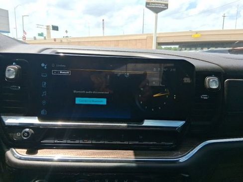 Used 2023 Chevrolet Silverado 1500 RST w/ Redline Edition AWD/4WD image 9