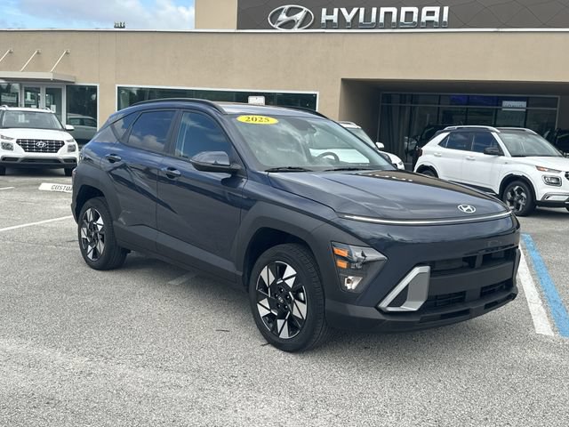Certified 2025 Hyundai Kona SEL AWD/4WD image 4
