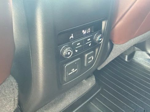 Used 2019 Buick Enclave Avenir FWD image 18