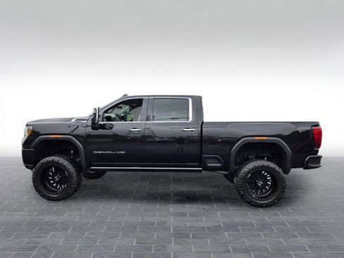 Used 2023 GMC Sierra 2500 Denali w/ Denali Black Diamond Edition AWD/4WD image 4