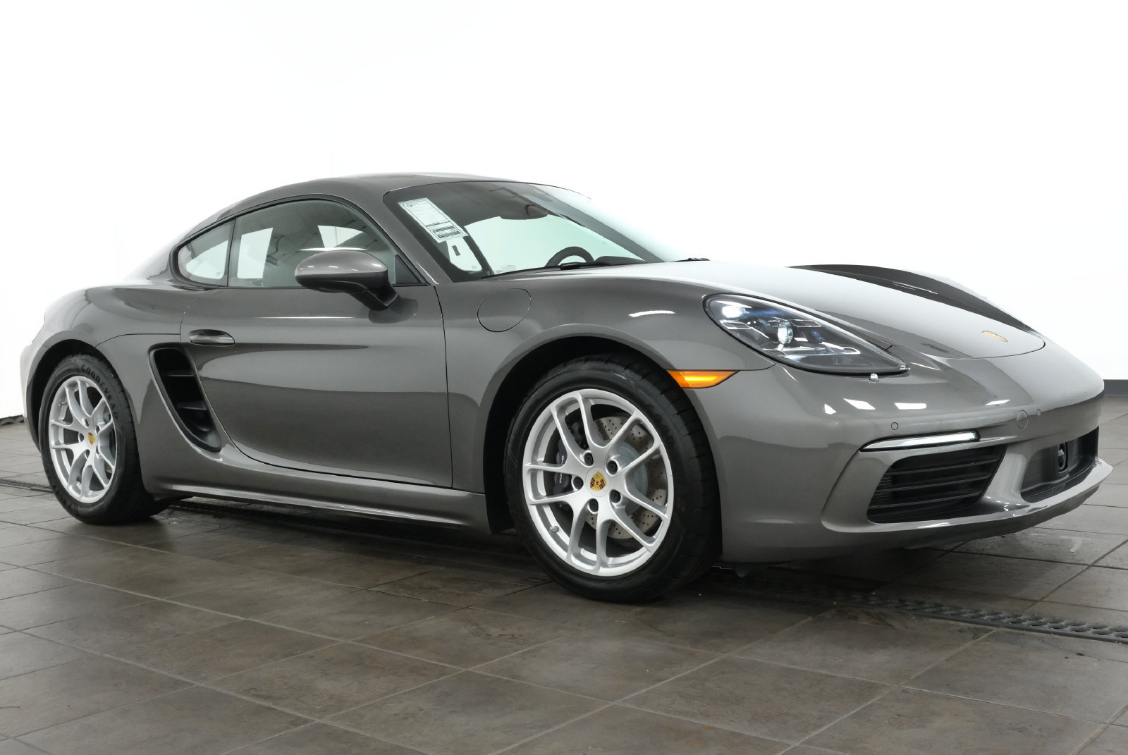 Used 2021 Porsche 718 Cayman RWD image 8