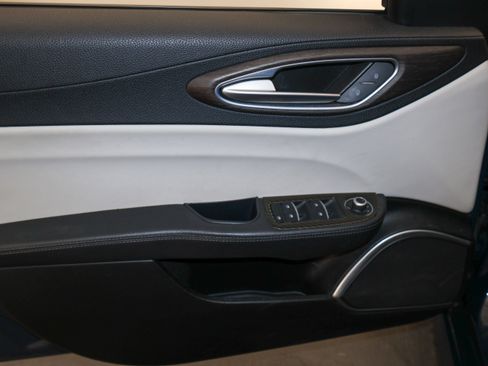 Used 2019 Alfa Romeo Giulia Ti AWD/4WD image 18