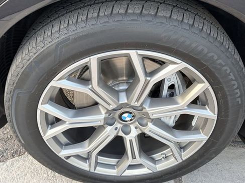 Used 2023 BMW X7 xDrive40i w/ Climate Comfort Package image 4