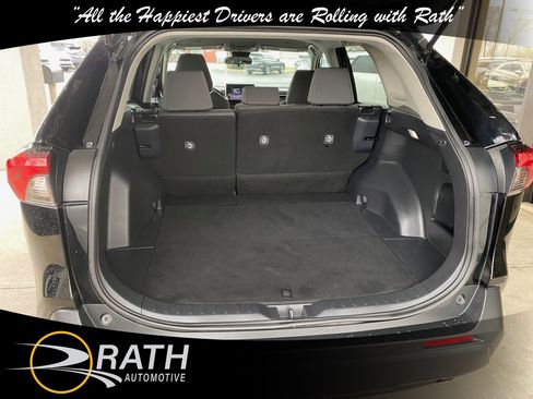 Used 2024 Toyota RAV4 XLE image 9