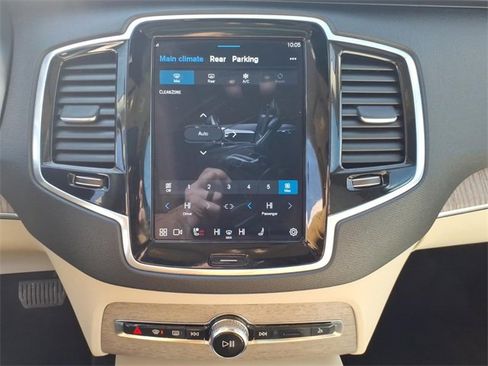 Used 2024 Volvo XC90 B6 Plus image 17