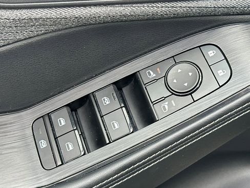 Used 2023 Nissan Rogue SV image 14