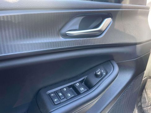 Used 2023 Jeep Grand Cherokee Laredo image 17