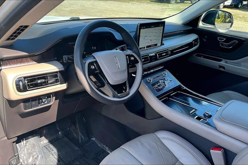 Used 2022 Lincoln Aviator Reserve w/ Equipment Group 201A AWD/4WD image 18