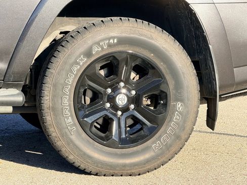 Used 2019 Toyota 4Runner SR5 Premium image 2