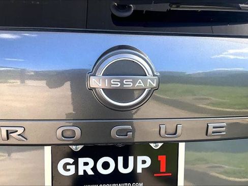 Certified 2025 Nissan Rogue SV FWD image 30