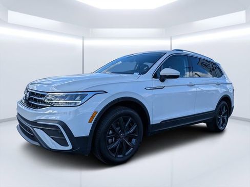 Certified 2024 Volkswagen Tiguan SE image 6