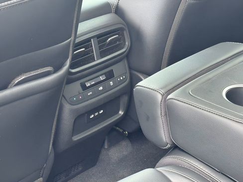 Used 2024 Honda Pilot EX-L image 11