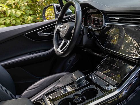 Used 2024 Audi Q7 Premium Plus image 28