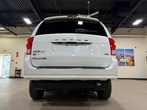 Used 2019 Dodge Grand Caravan SE FWD image 19