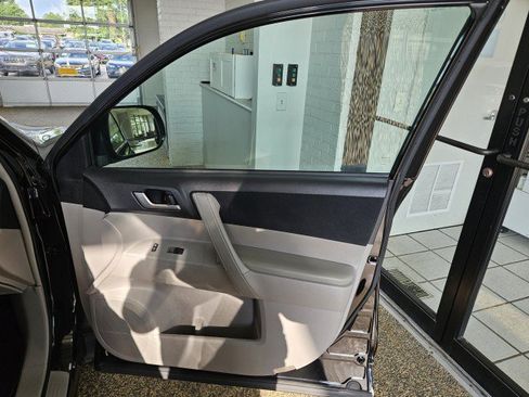 Used 2013 Toyota Highlander Plus FWD image 15