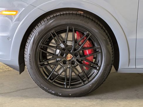 New 2026 Porsche Cayenne GTS AWD/4WD image 14