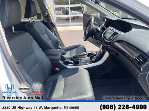 Used 2017 Honda Accord Touring image 26