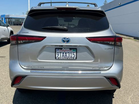 Used 2022 Toyota Highlander Platinum AWD/4WD image 5