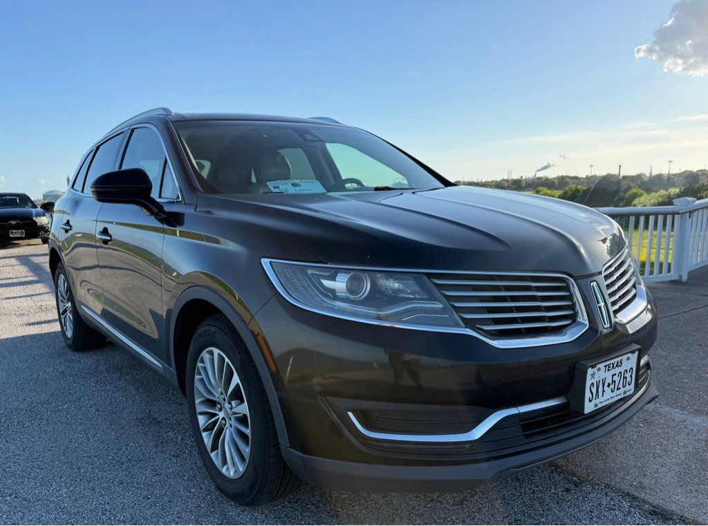 Used 2017 Lincoln MKX Select w/ Select Plus Package FWD image 3