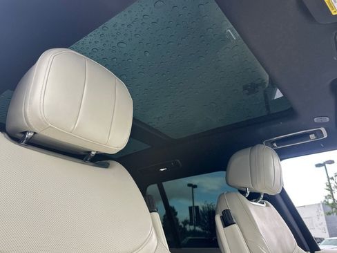 Used 2023 Land Rover Range Rover SE image 25
