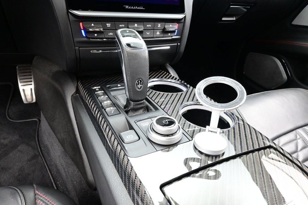 Used 2022 Maserati Quattroporte Trofeo RWD image 11