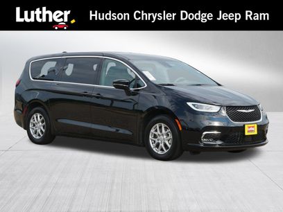 Used 2026 Chrysler Pacifica Select