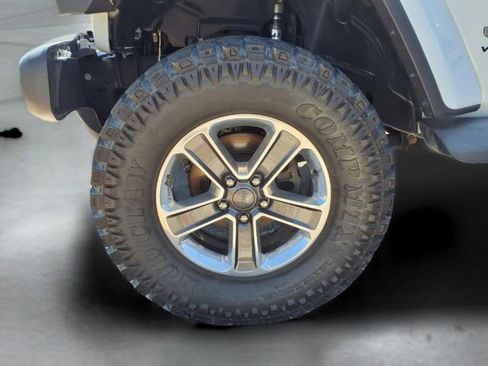 Used 2018 Jeep Wrangler Unlimited Sahara AWD/4WD image 28