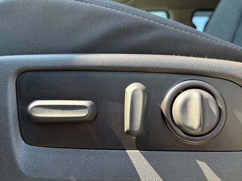 Used 2022 Chevrolet Silverado 1500 Custom image 15