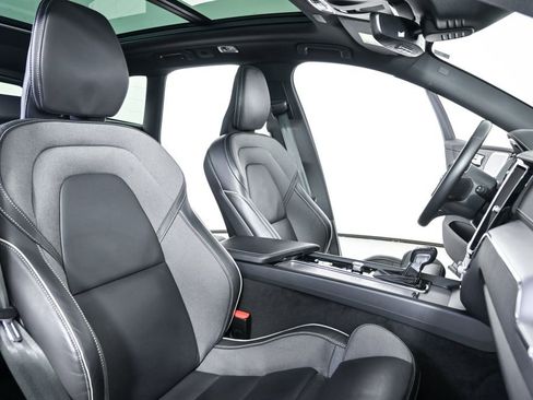 Used 2021 Volvo XC60 T6 R-Design w/ Advanced Package image 24