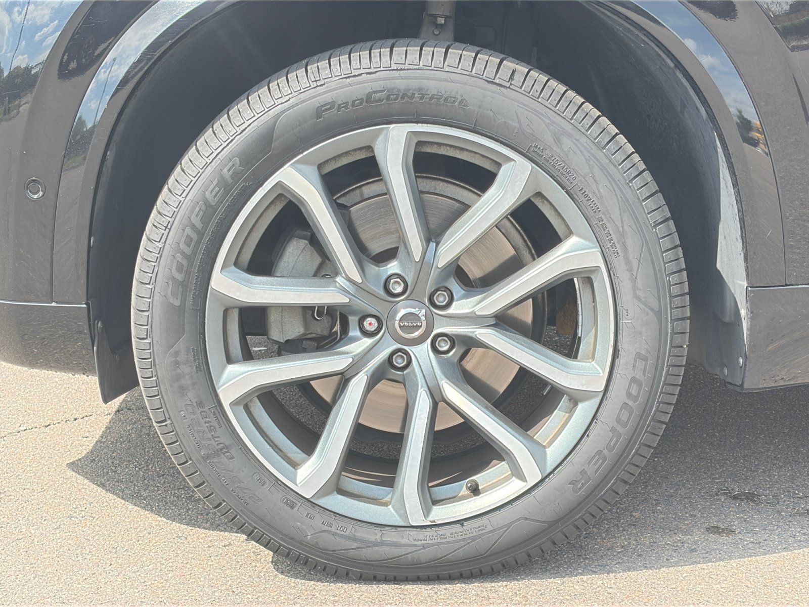 Used 2017 Volvo XC90 T6 Momentum w/ Vision Package AWD/4WD image 11