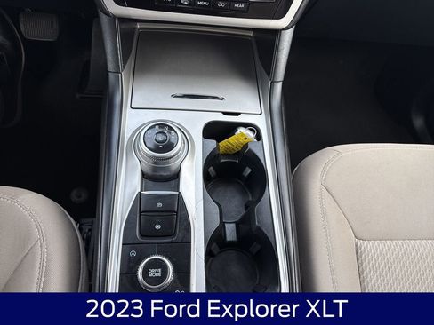 Used 2023 Ford Explorer XLT AWD/4WD image 26