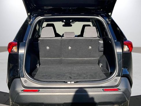 Used 2022 Toyota RAV4 XLE image 24