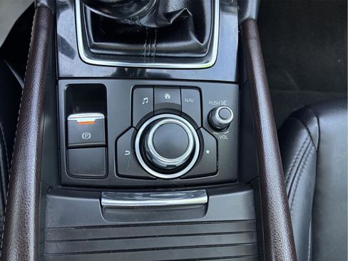 Used 2018 MAZDA MAZDA3 Touring FWD image 26