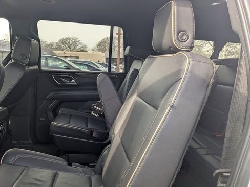 Used 2023 Chevrolet Suburban Premier image 27