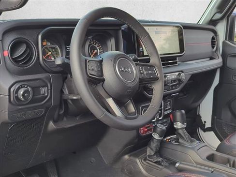 Used 2025 Jeep Wrangler Unlimited Rubicon image 10