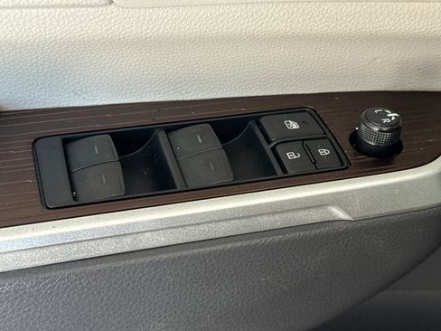 Used 2022 Toyota Sienna LE FWD image 14