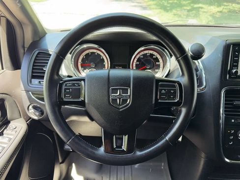 Used 2018 Dodge Grand Caravan SE FWD image 11