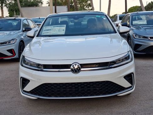 New 2026 Volkswagen Jetta SE image 2