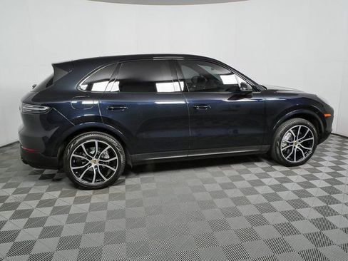Certified 2023 Porsche Cayenne Platinum Edition image 29